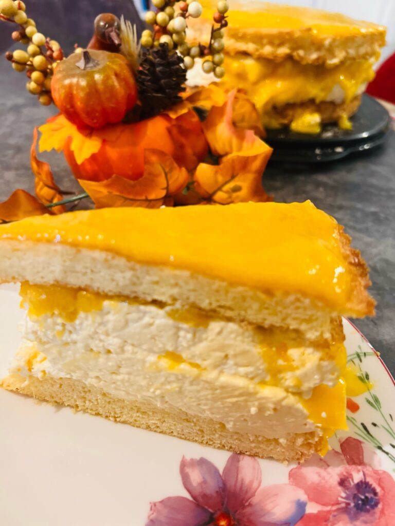 Topfen-Obers-Torte mit Mangospiegel